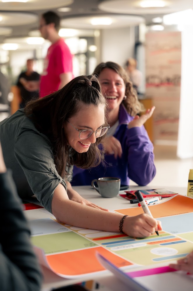 Workshopteilnehmerinnen bei der Arbeit